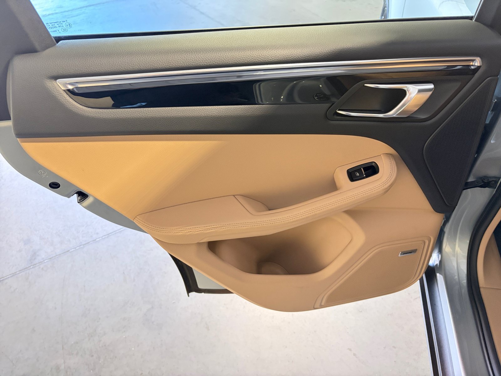 Certified 2026 Porsche Macan AWD/4WD image 32