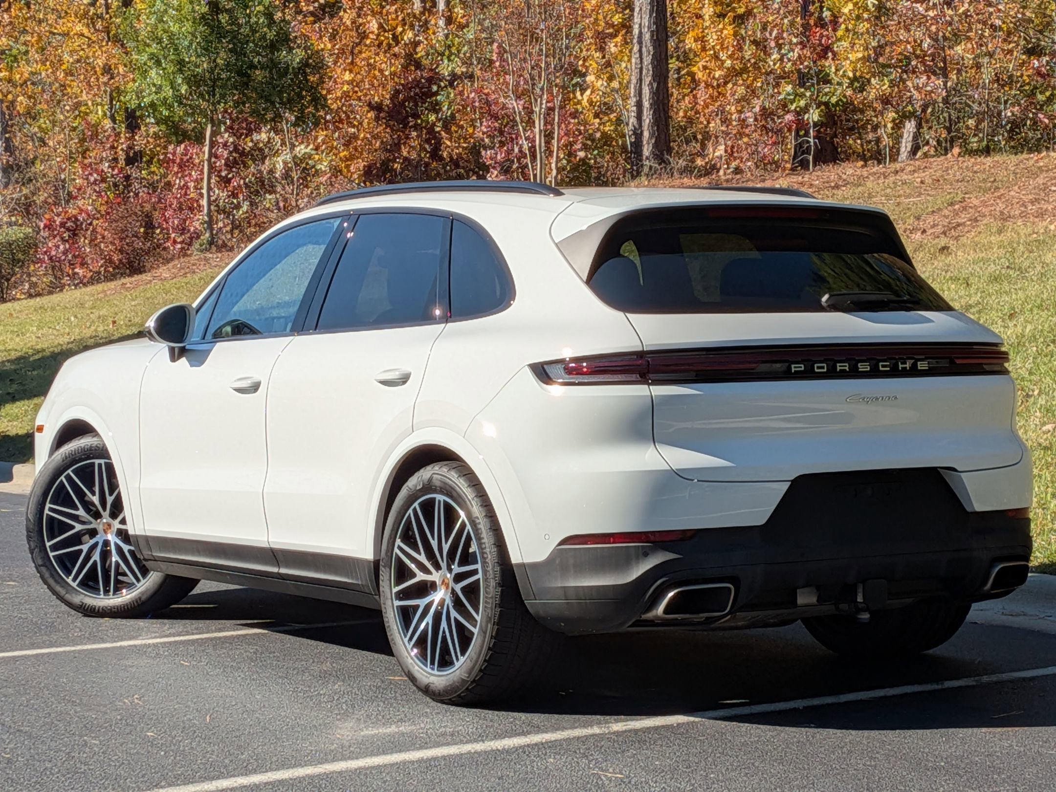 Certified 2025 Porsche Cayenne AWD/4WD image 3