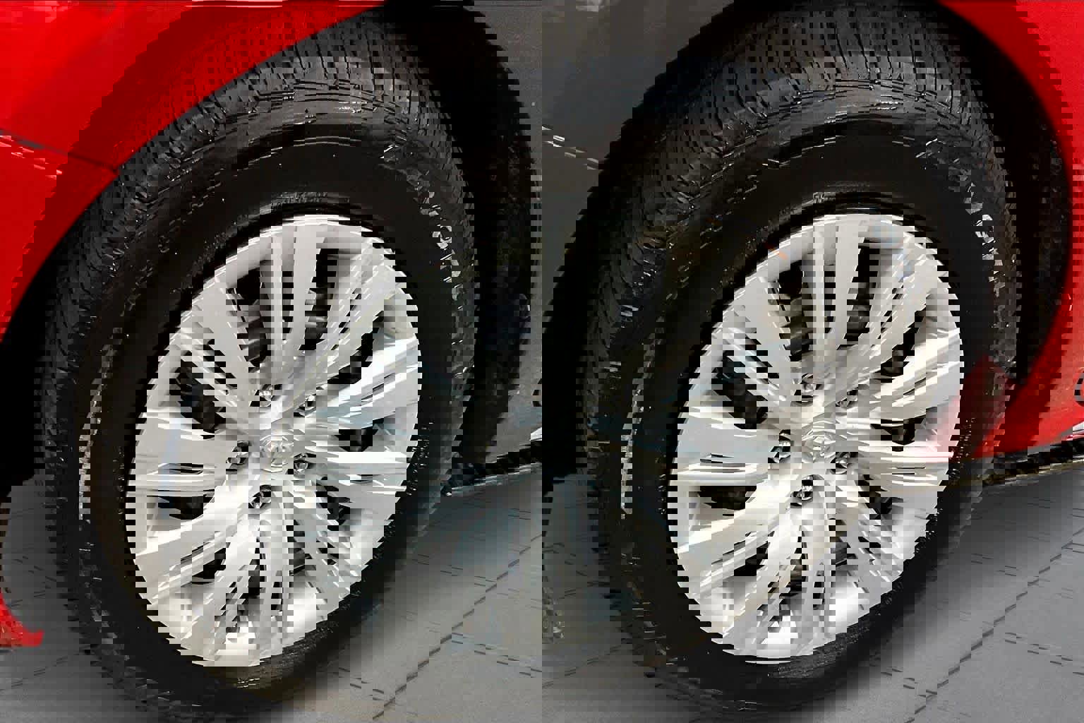 Used 2013 Toyota Camry LE image 10