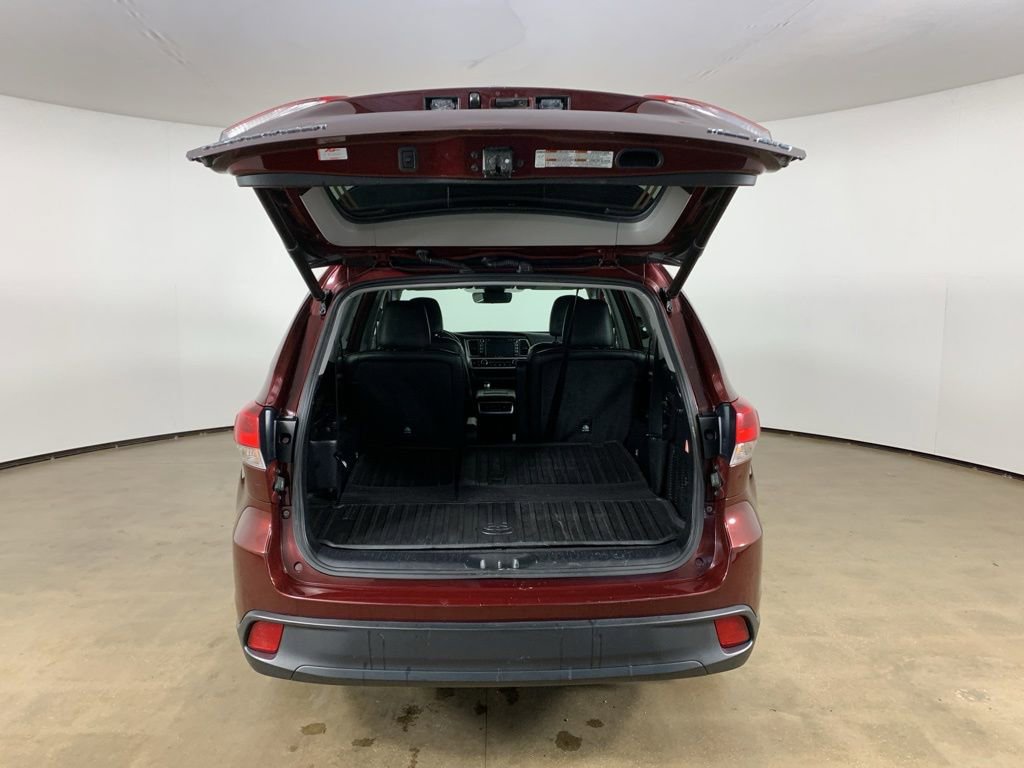 Used 2018 Toyota Highlander XLE AWD/4WD image 13