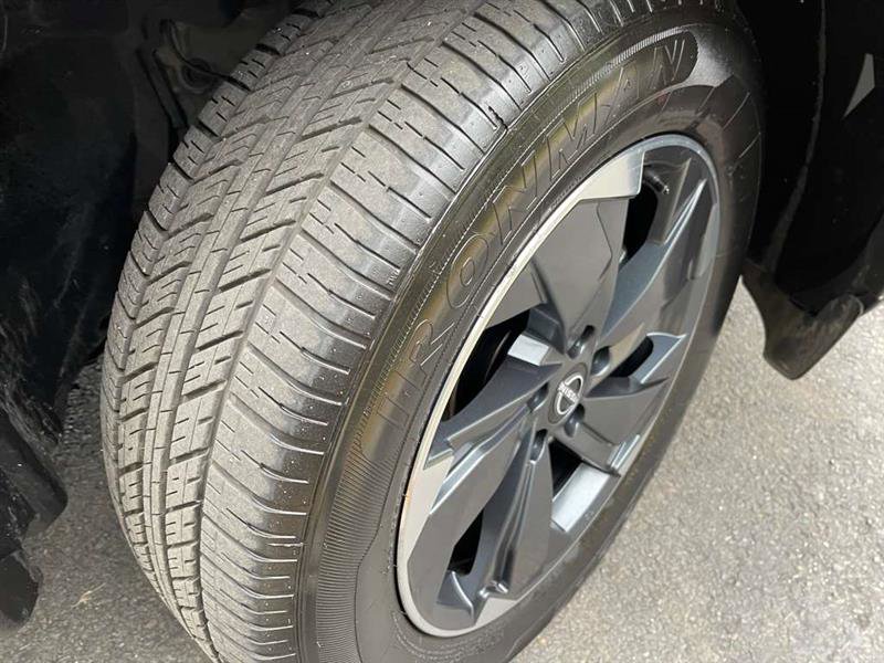 Used 2024 Nissan Rogue SV image 40