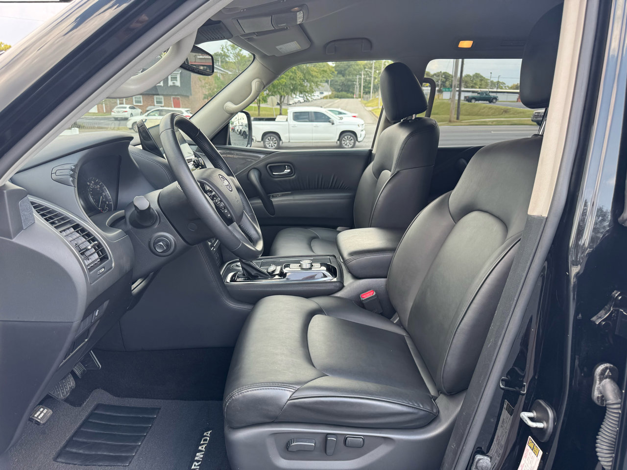 Used 2023 Nissan Armada SV image 13