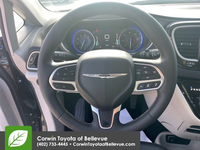 Used 2024 Chrysler Pacifica Touring-L FWD image 22