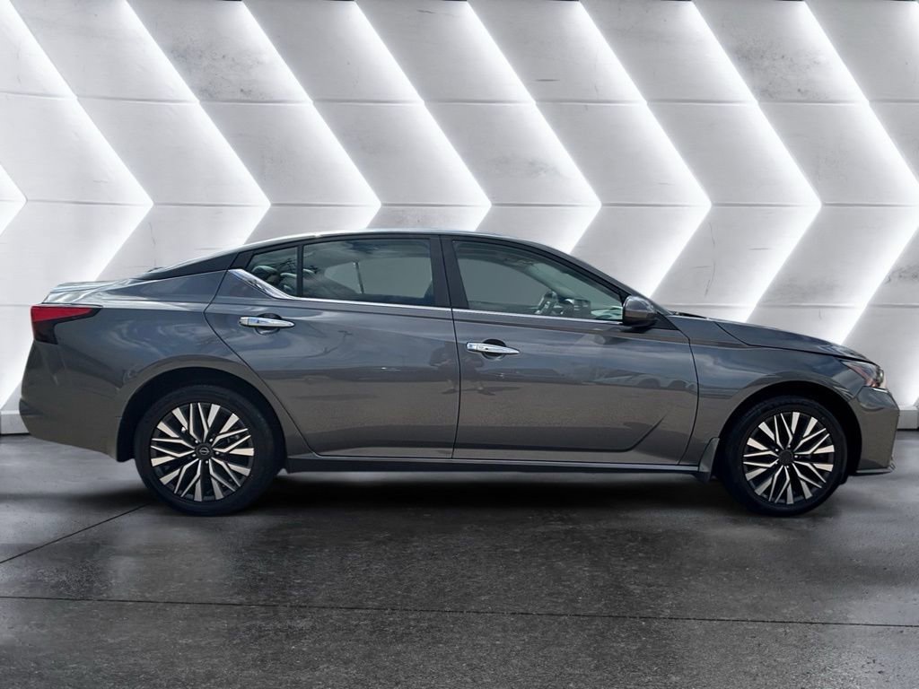 Used 2024 Nissan Altima 2.5 SV w/ SV Premium Package AWD/4WD image 5
