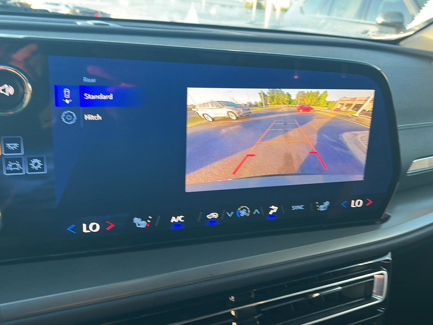 Used 2025 Chevrolet Traverse LT AWD/4WD image 26