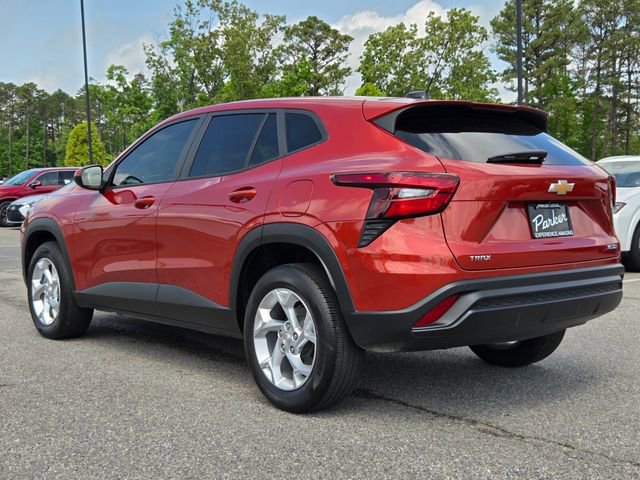 Used 2024 Chevrolet Trax LS w/ LS Convenience Package image 3
