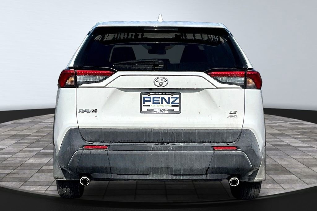 Used 2024 Toyota RAV4 LE AWD/4WD image 5