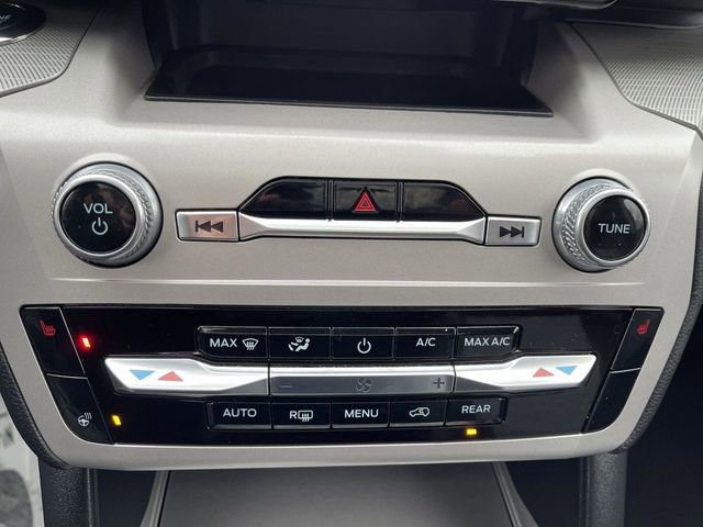 Used 2023 Ford Explorer XLT w/ Equipment Group 202A image 21