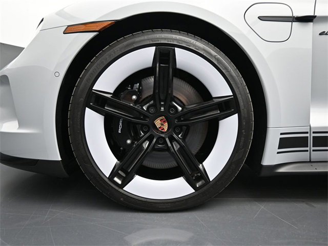 Used 2025 Porsche Taycan GTS image 26