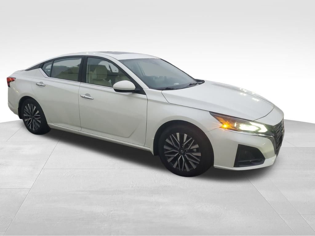 Used 2024 Nissan Altima 2.5 SV w/ SV Premium Package image 7