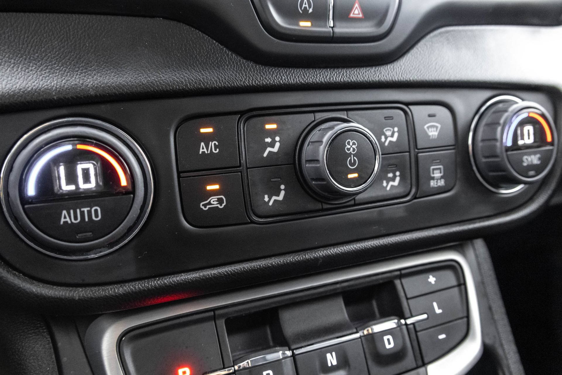 Used 2023 GMC Terrain SLE w/ Driver Convenience Package FWD image 30