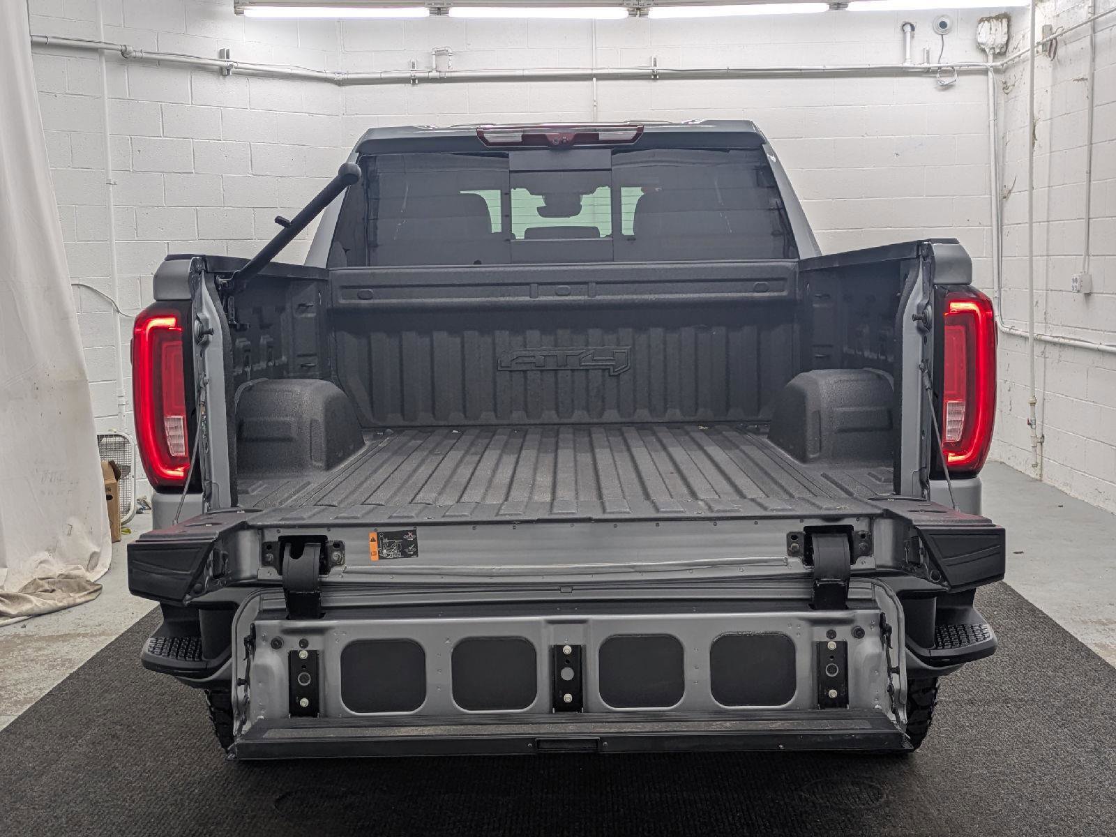 Used 2023 GMC Sierra 1500 AT4 w/ Technology Package image 7