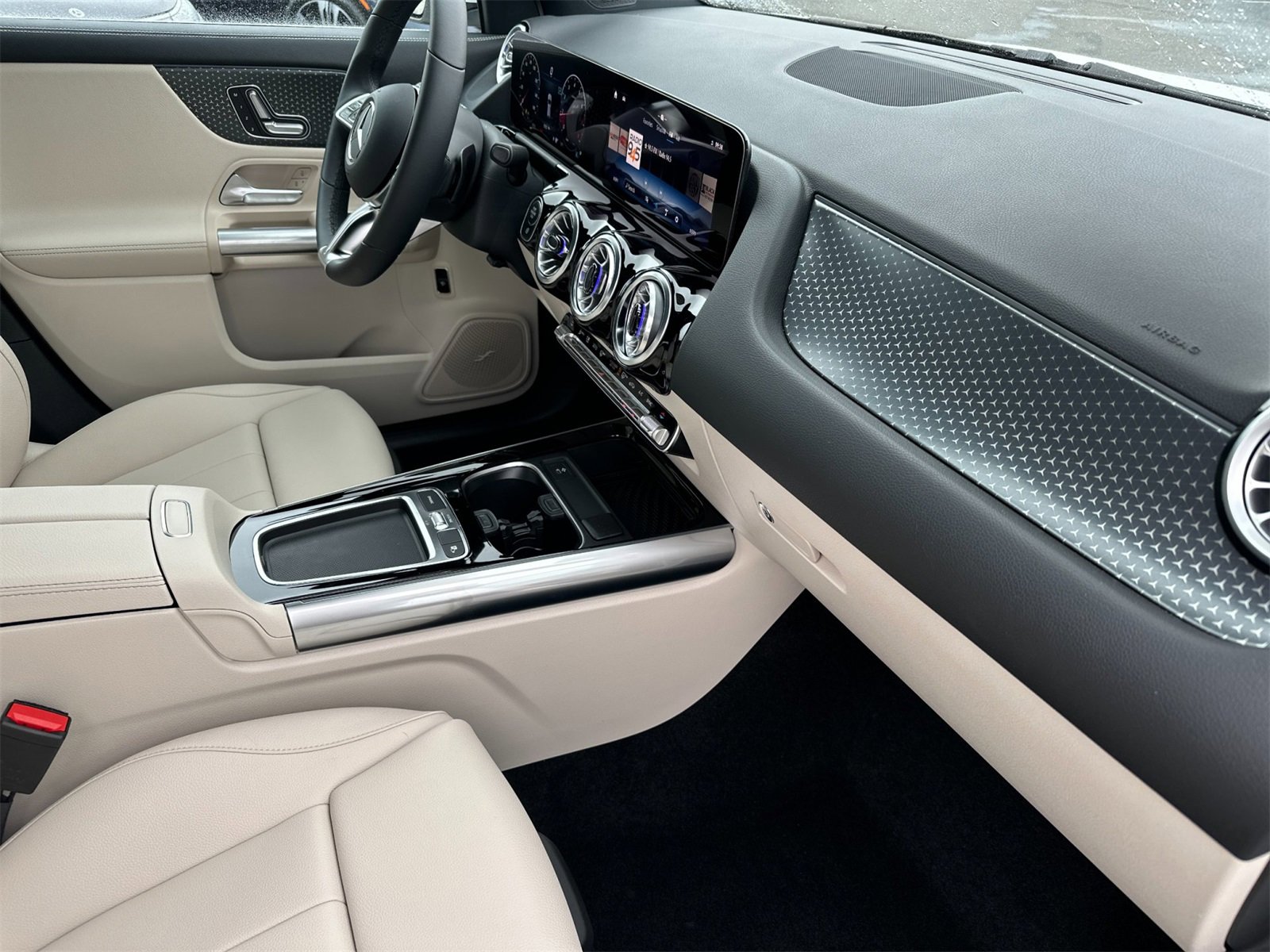 New 2025 Mercedes-Benz GLA 250 image 16