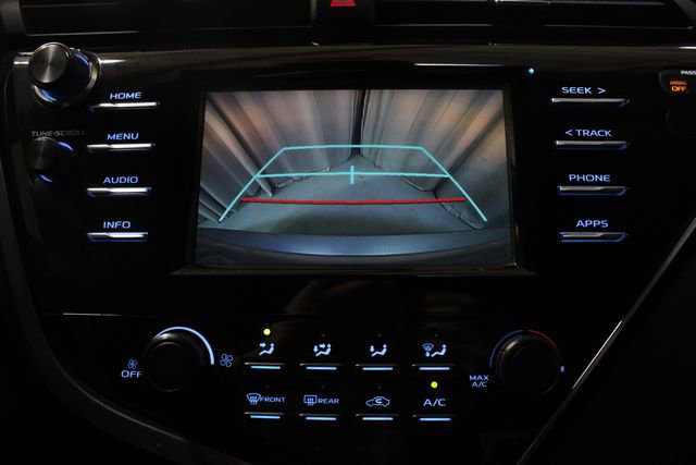 Used 2018 Toyota Camry LE image 4