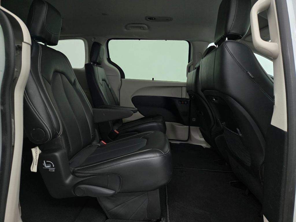 Used 2024 Chrysler Pacifica Touring-L image 31