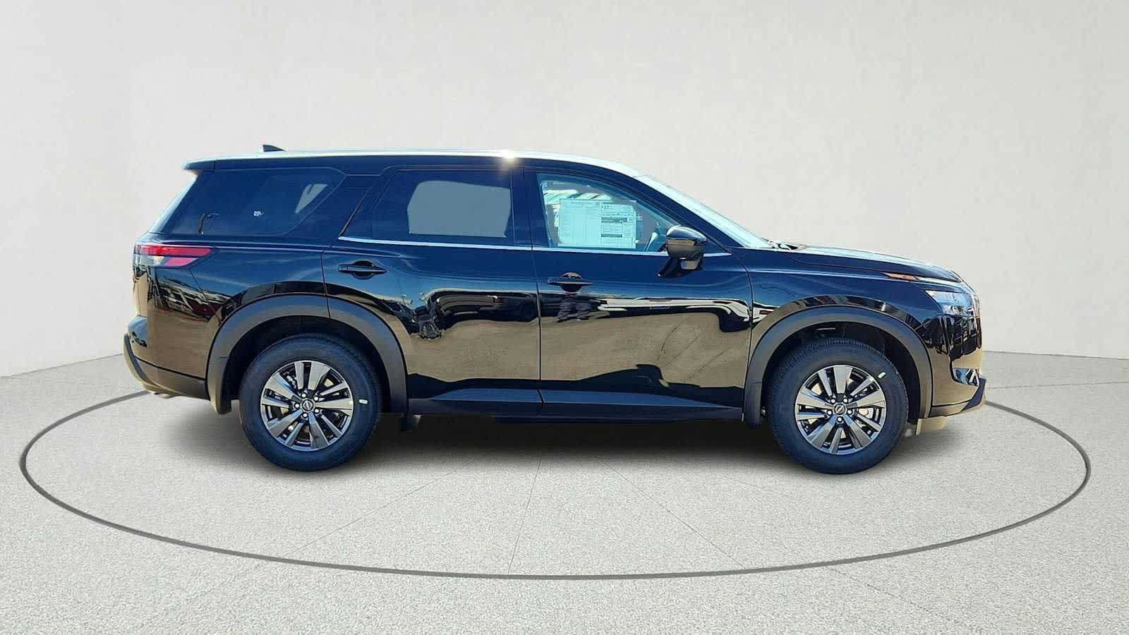 Used 2024 Nissan Pathfinder S FWD image 9