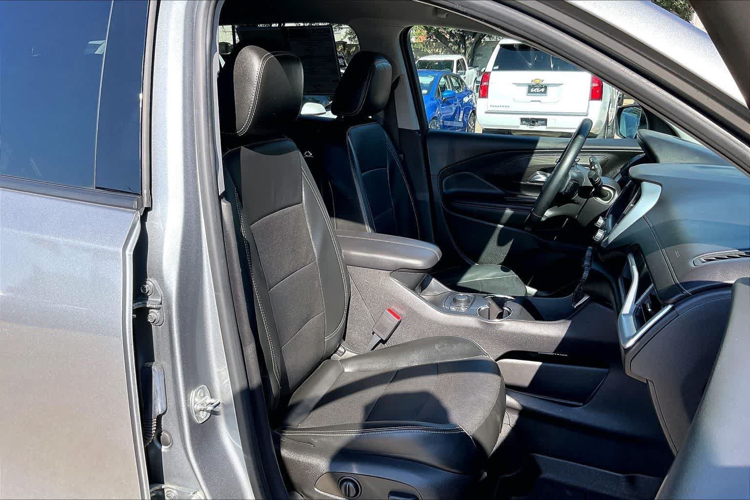 Used 2023 GMC Terrain SLT FWD image 13