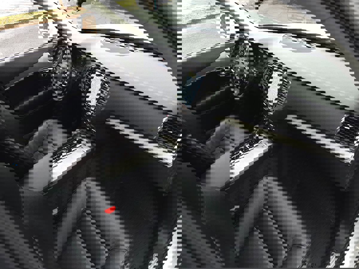 Used 2024 Volvo XC90 B5 Core w/ Climate Package image 28