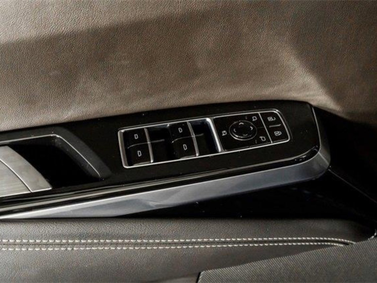 Used 2026 Cadillac Escalade Luxury w/ Touring Package image 47