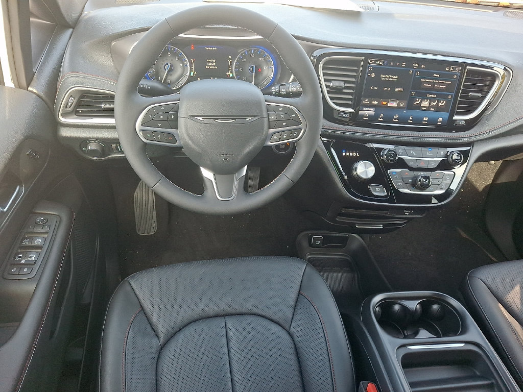 New 2027 Chrysler Pacifica Select AWD/4WD image 8