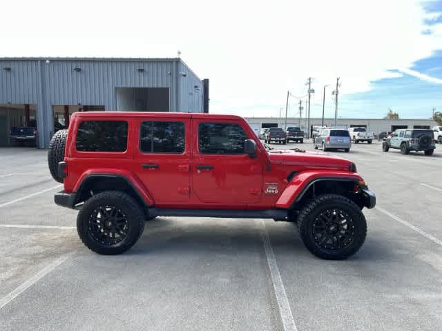 Used 2022 Jeep Wrangler Unlimited Sahara AWD/4WD image 9