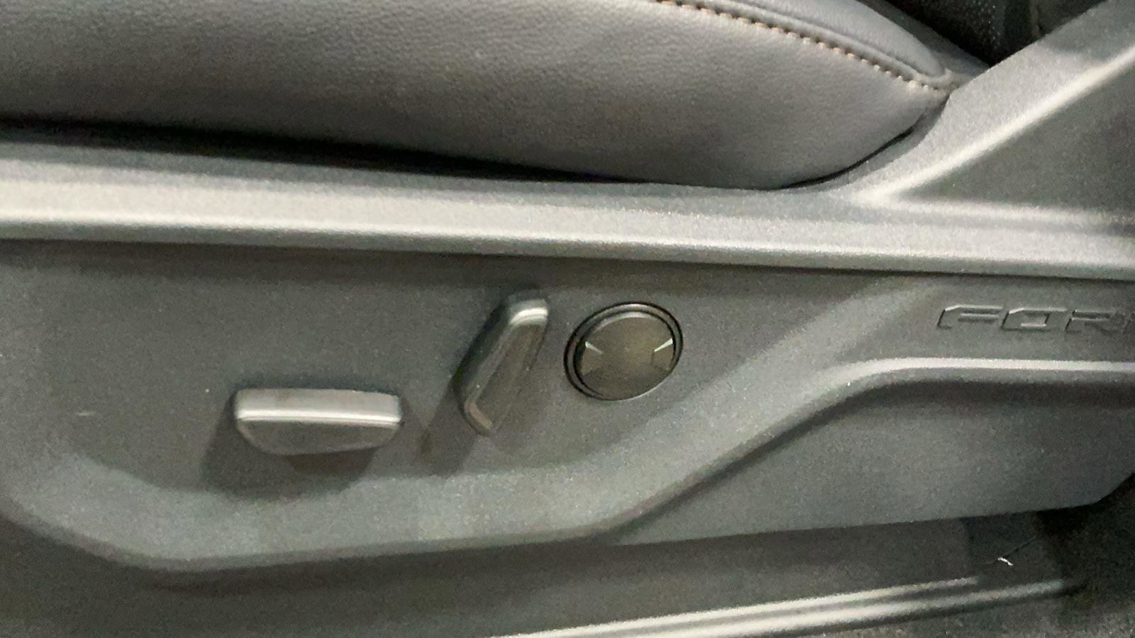 New 2025 Ford F350 Lariat w/ Black Appearance Package image 16