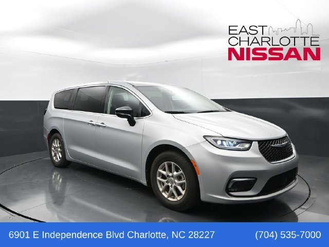 Used 2024 Chrysler Pacifica Touring-L