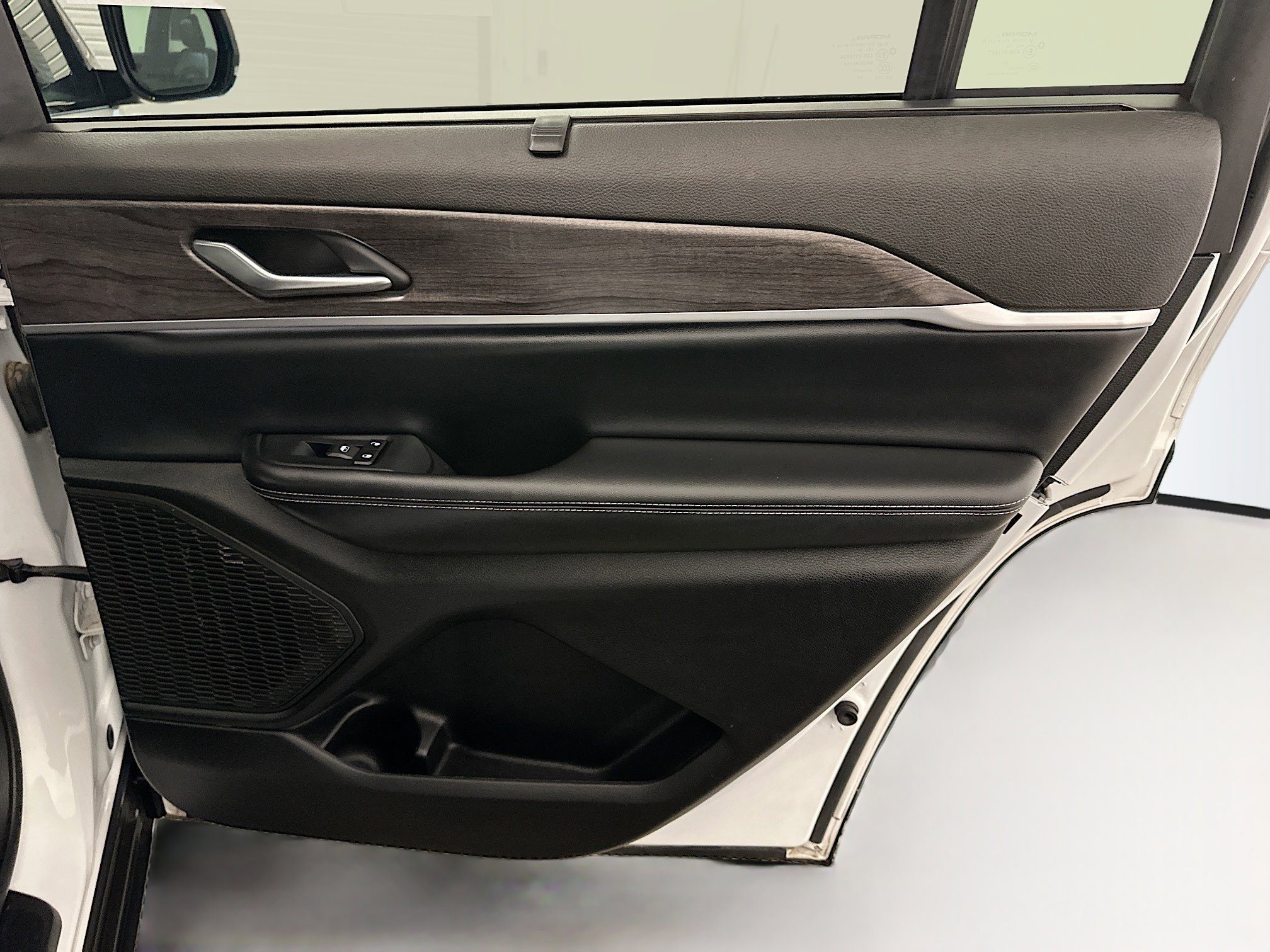 Used 2024 Jeep Grand Cherokee L Limited w/ Luxury Tech Group II image 34