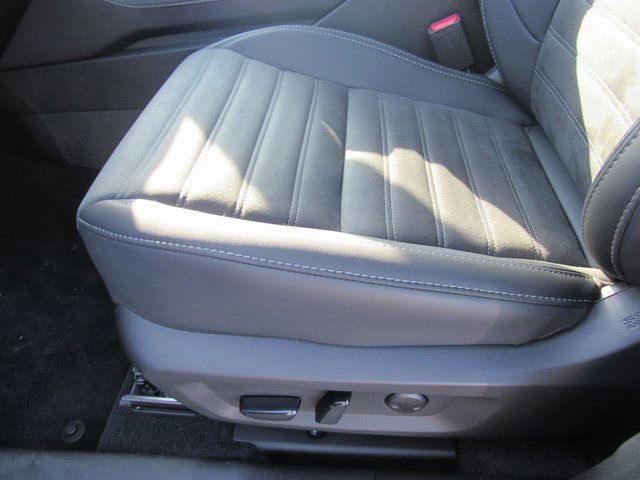 New 2025 Mitsubishi Outlander SE image 14