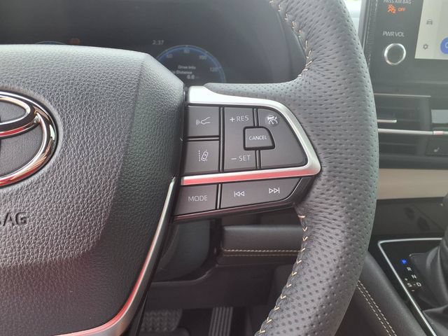 Used 2026 Toyota Sienna Limited FWD image 21