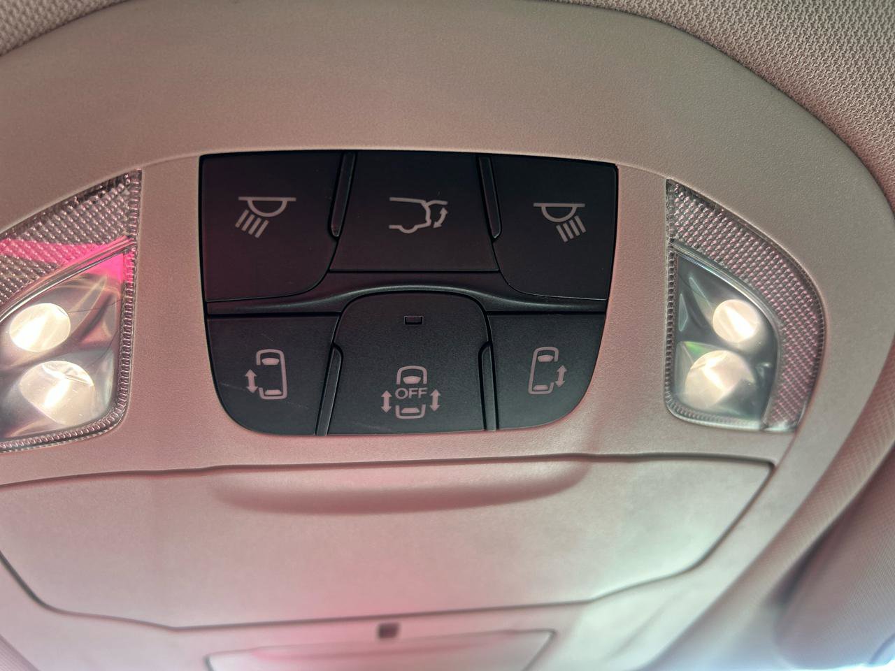 Used 2024 Chrysler Voyager LX image 20