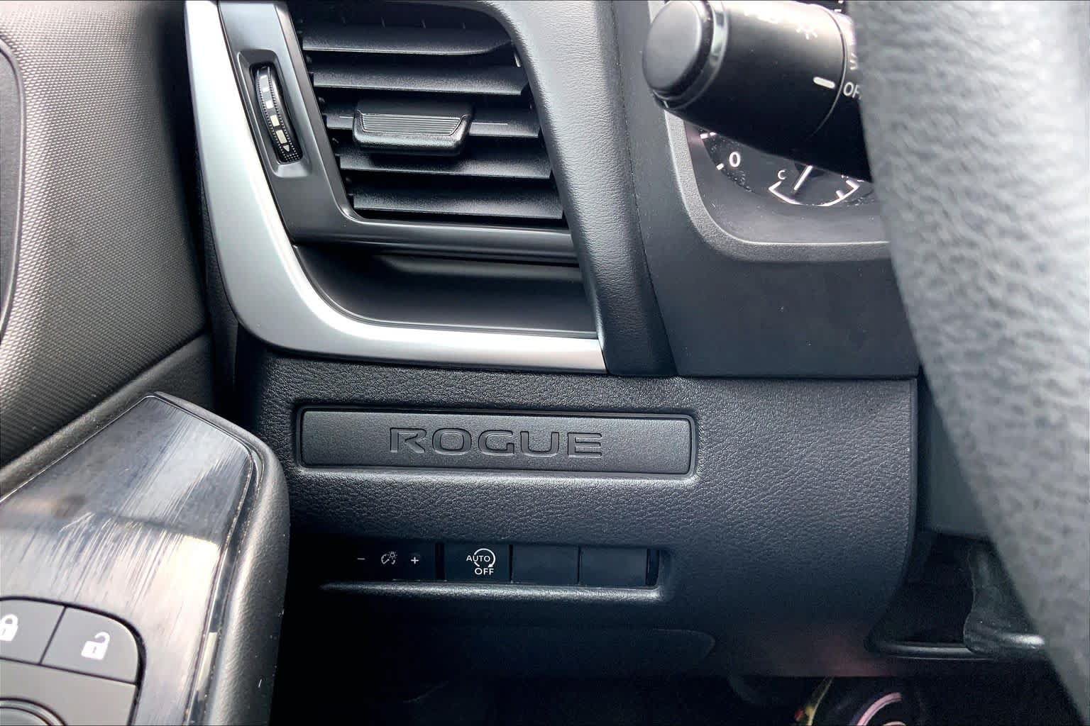 Used 2024 Nissan Rogue S FWD image 32