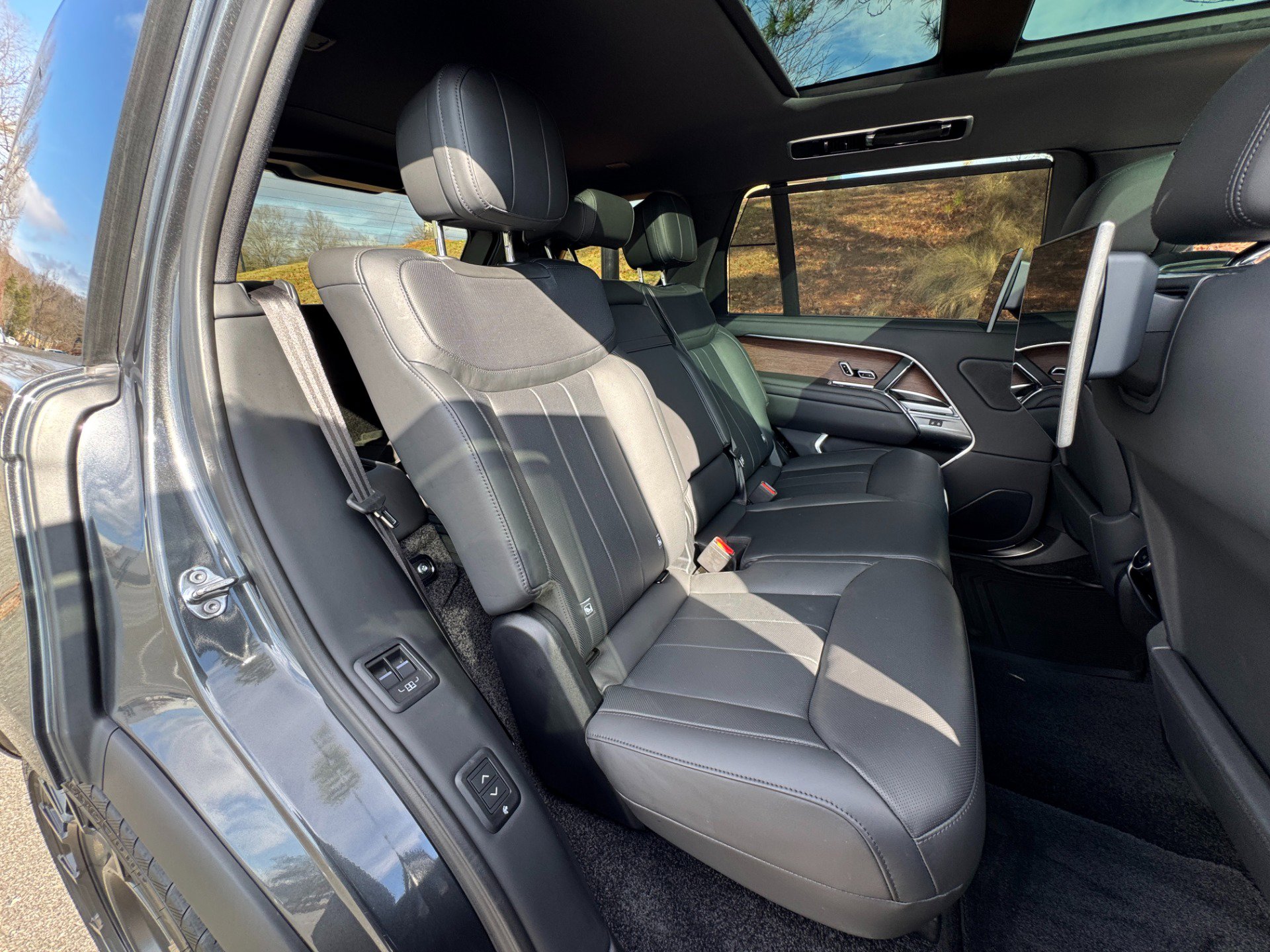 Used 2024 Land Rover Range Rover Long Wheelbase SE image 58