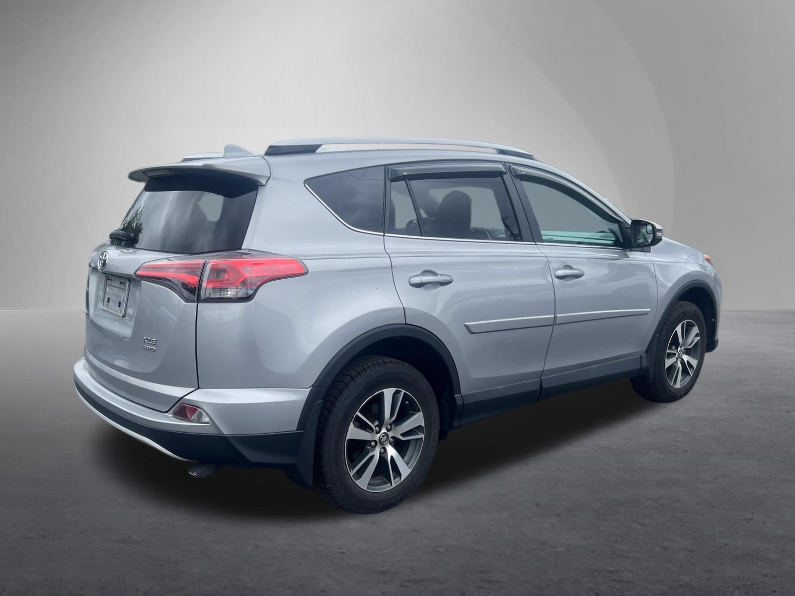Used 2016 Toyota RAV4 XLE w/ Protection Package AWD/4WD video 3