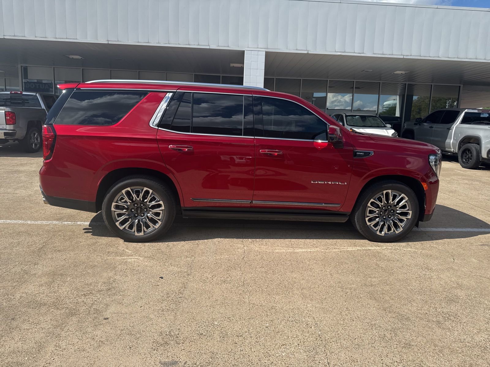 Used 2023 GMC Yukon Denali Ultimate image 8