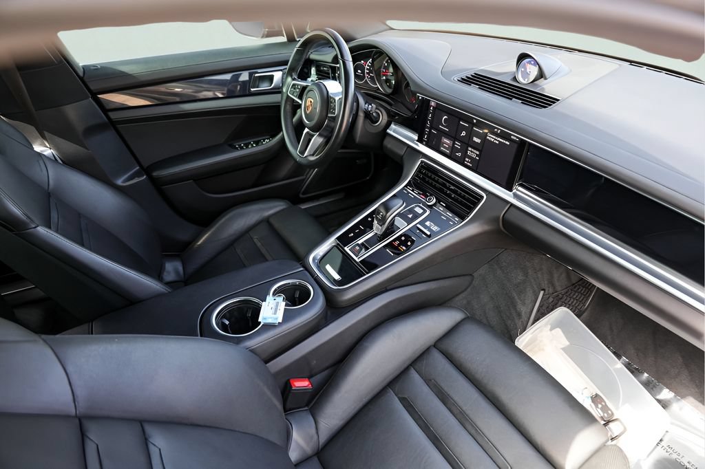 Used 2017 Porsche Panamera 4 AWD/4WD image 31