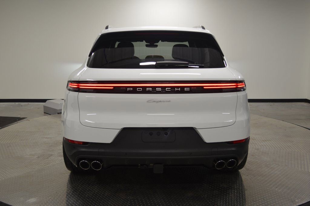 Certified 2025 Porsche Cayenne image 2