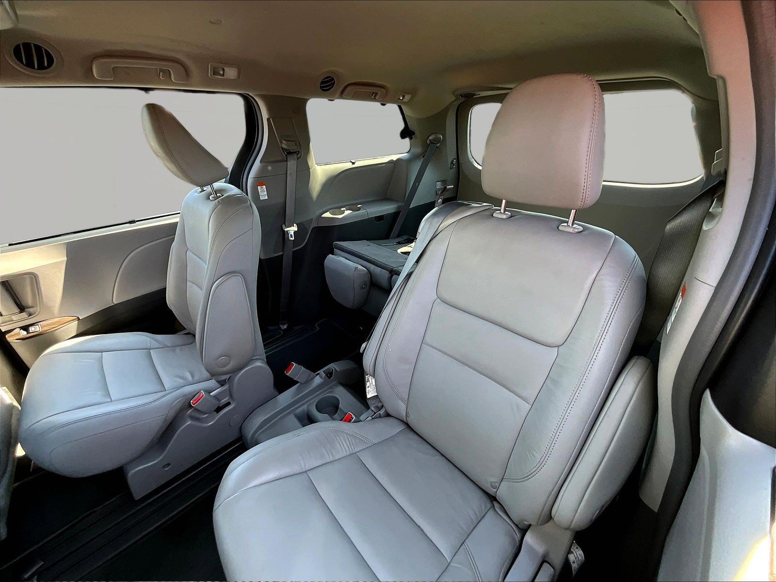 Used 2018 Toyota Sienna XLE Premium FWD image 22