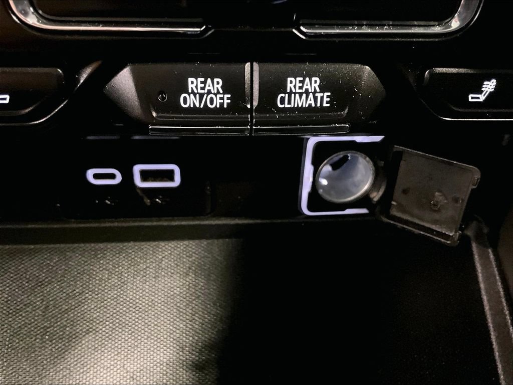 Used 2022 Chevrolet Tahoe RST w/ Sport Performance Package AWD/4WD image 28