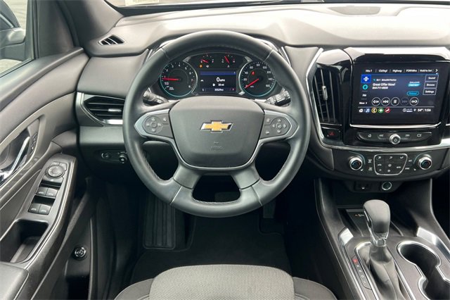 Used 2023 Chevrolet Traverse LT image 17