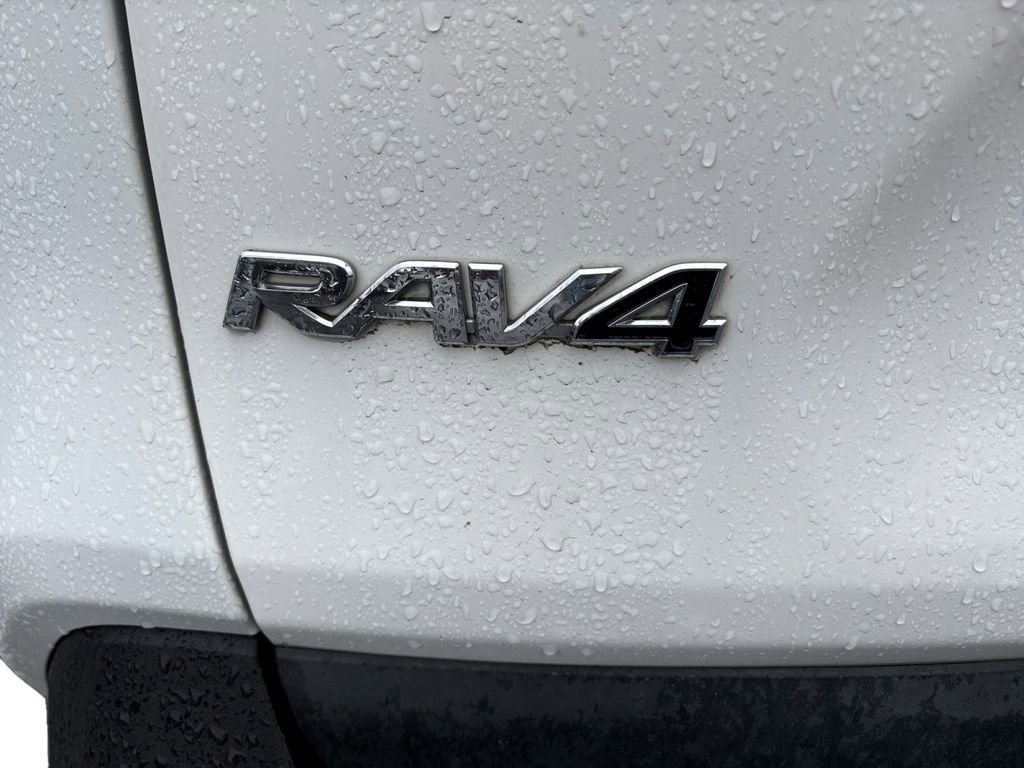 Used 2019 Toyota RAV4 XLE w/ Carpet Mat Package FWD image 17
