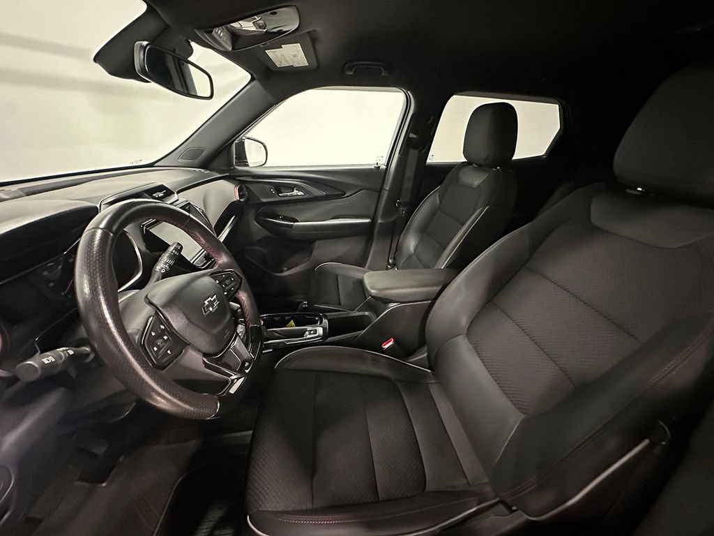 Used 2021 Chevrolet TrailBlazer RS w/ Convenience Package AWD/4WD image 3