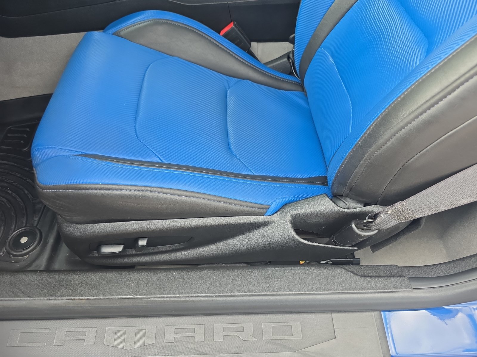 Used 2022 Chevrolet Camaro LT RWD image 14