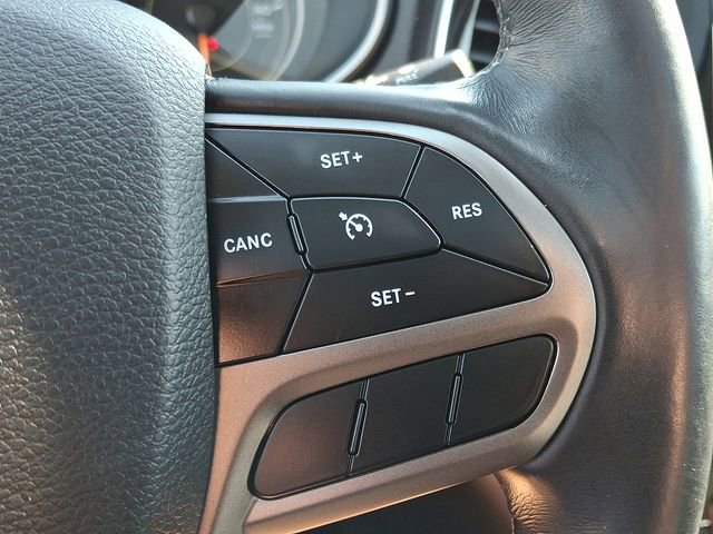 Used 2019 Jeep Cherokee Limited image 25