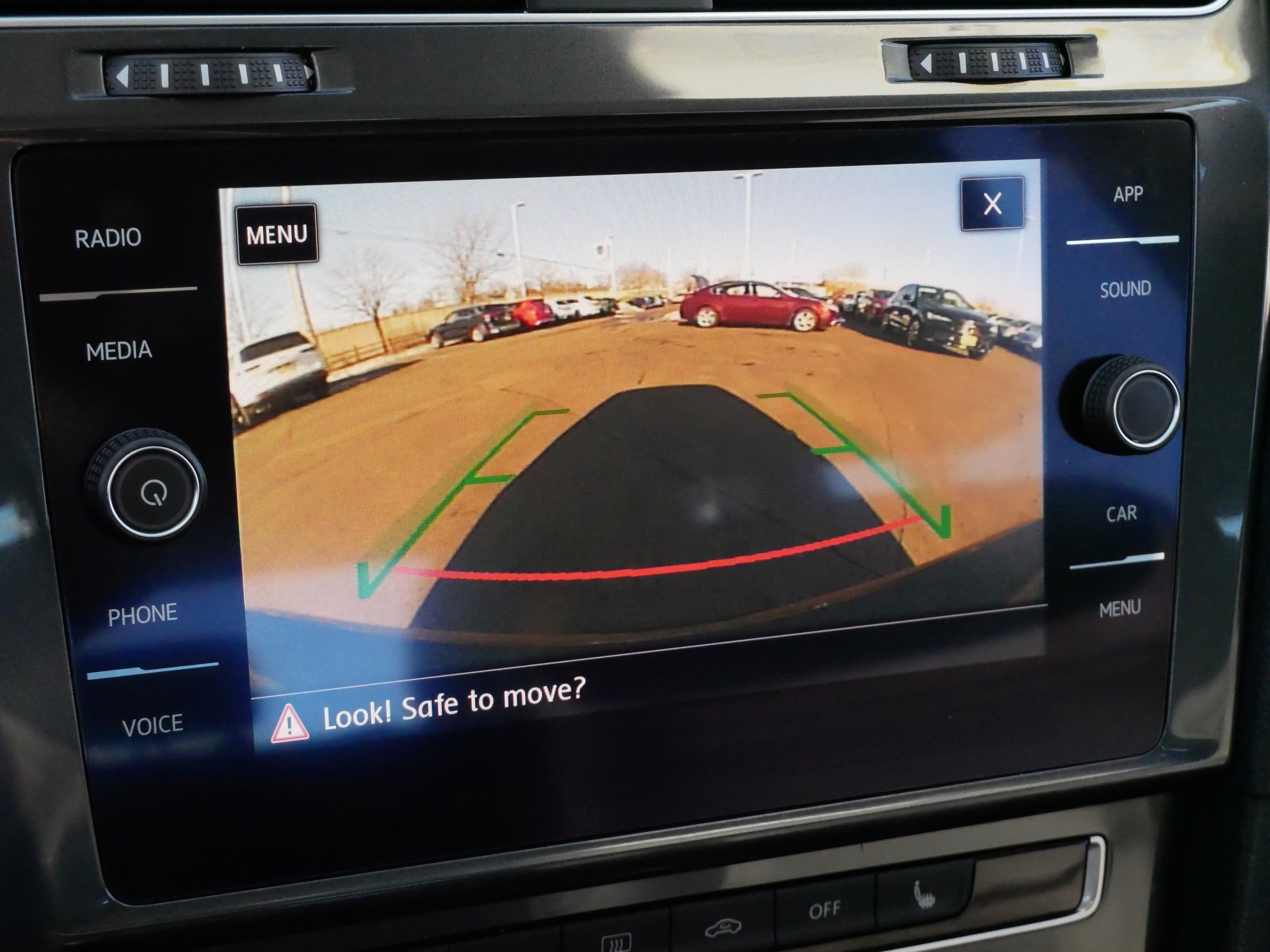 Used 2018 Volkswagen Golf SE image 29