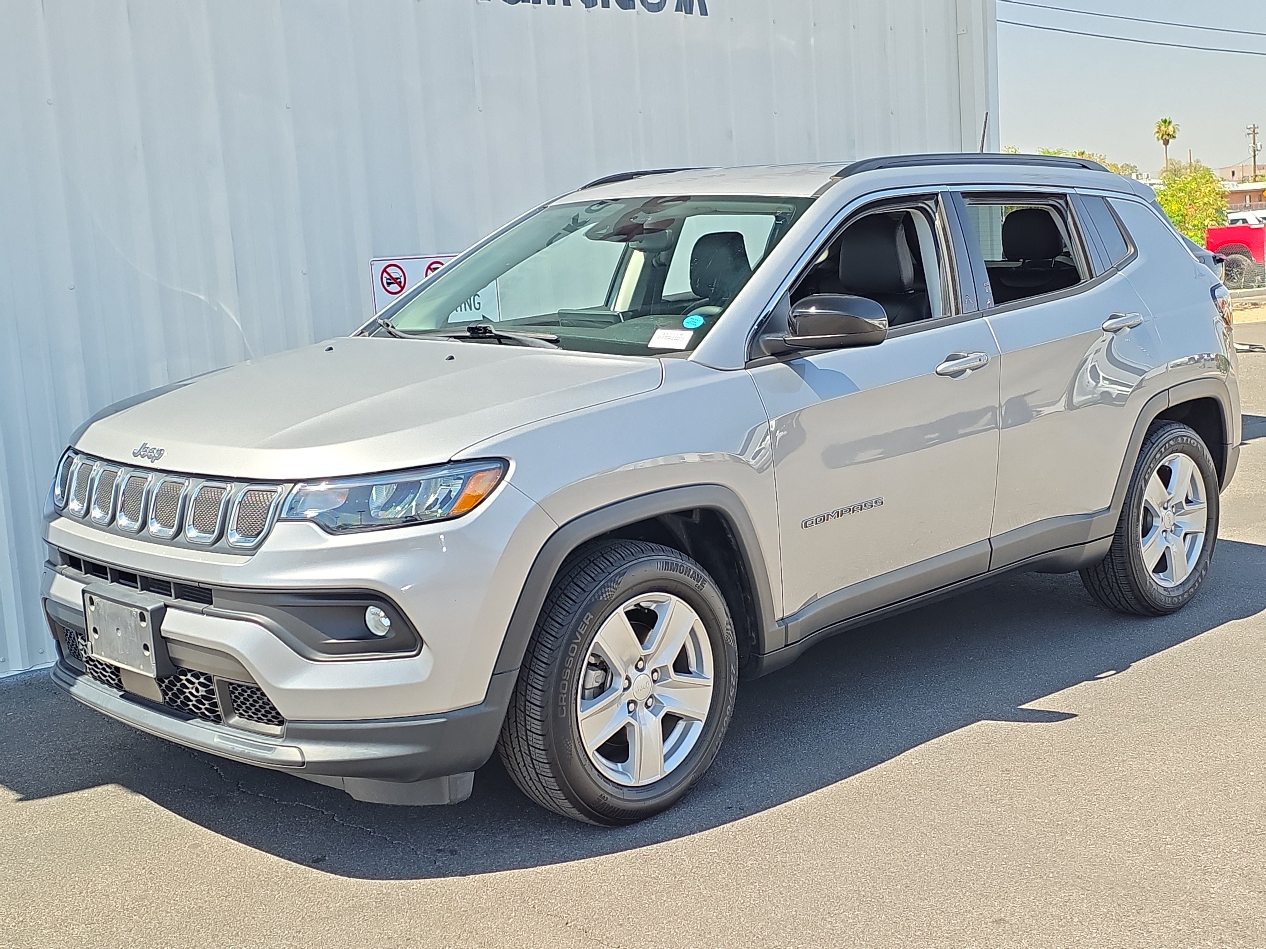 Used 2022 Jeep Compass Latitude FWD image 3