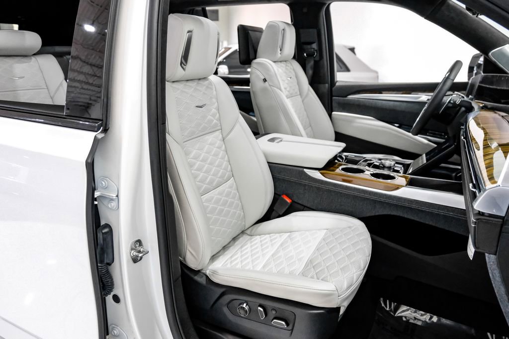 Used 2025 Cadillac Escalade Sport Platinum w/ LPO, Floor Liner Package image 33