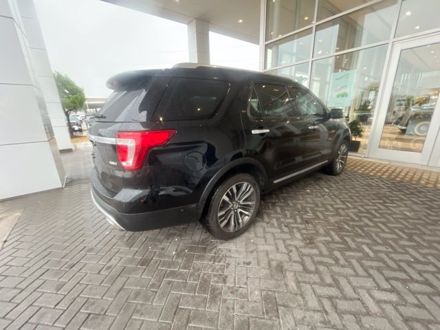 Used 2017 Ford Explorer Platinum AWD/4WD image 3
