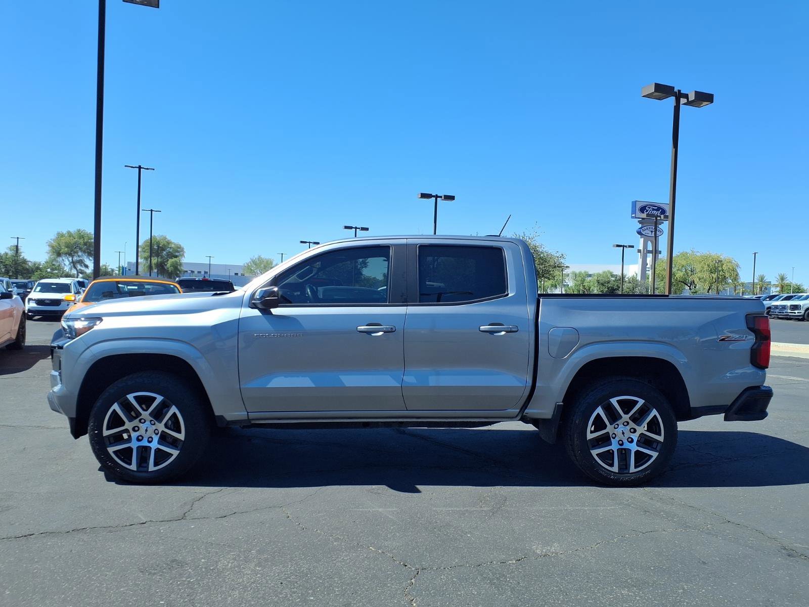 Used 2023 Chevrolet Colorado Z71 w/ Z71 Convenience Package 2 AWD/4WD image 3