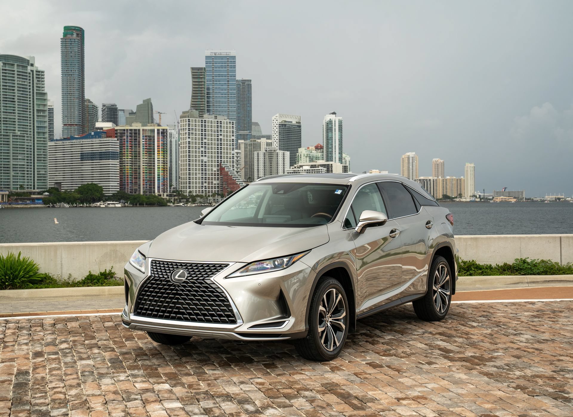 Used 2022 Lexus RX 350 FWD w/ Premium Package image 2